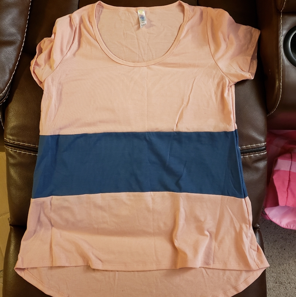 😍Lularoe Classic Tee